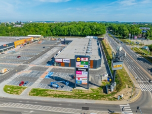 park-handlowy-po-dawnym-tesco-przy-ul-chorzowskiej-w-bytomiu-13